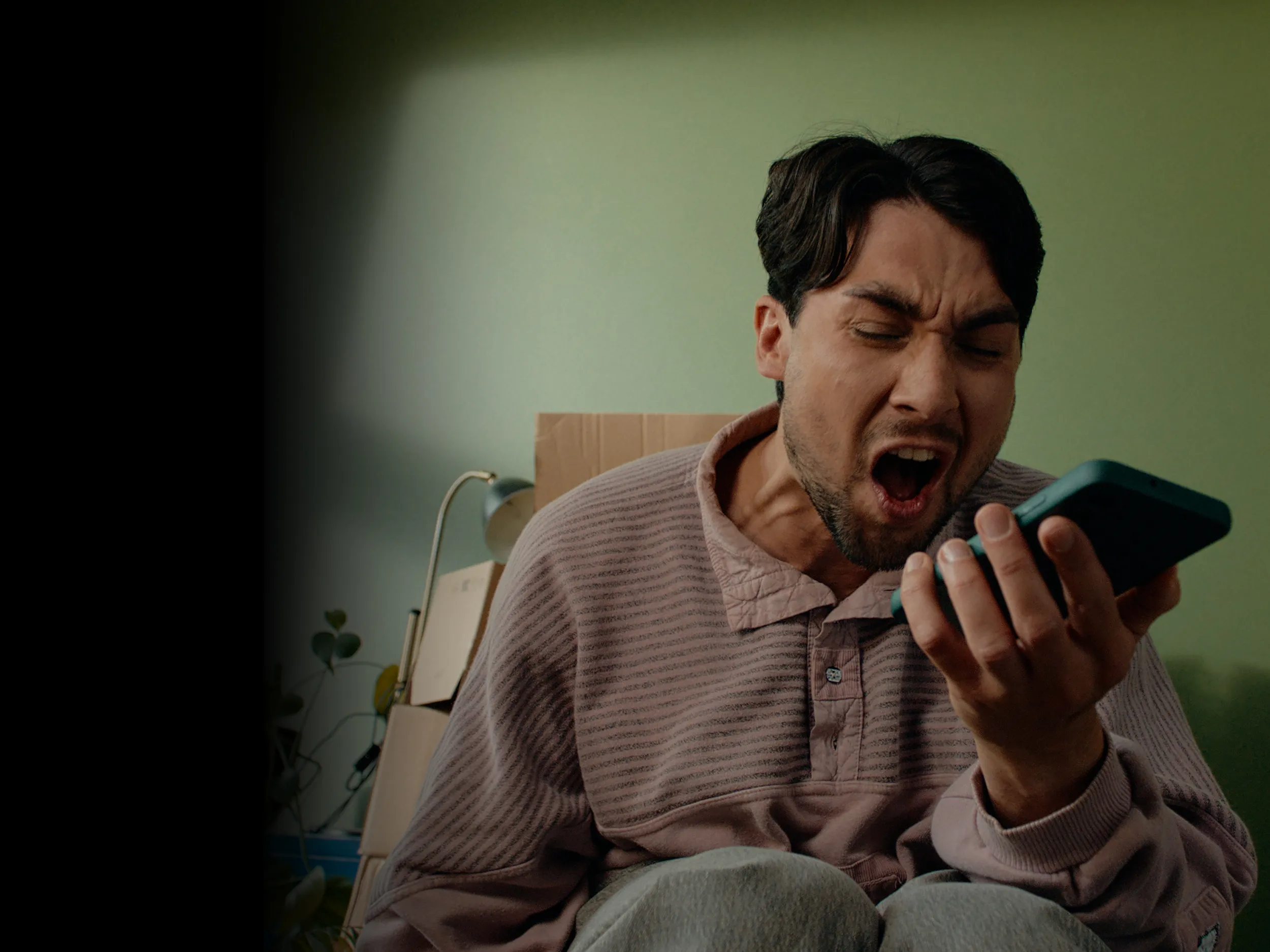 A guy screaming into his phone.